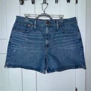 Madewell Relaxed Mid-Length Denim Shorts (31)